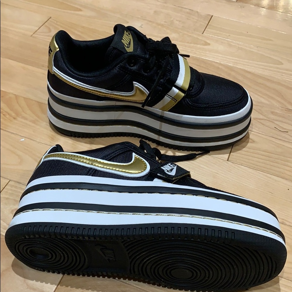 Nike Vandal 2K Black Metallic Gold (W) (Size 6W)